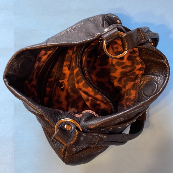 B Makowsky Crescent Shaped Black Pebbled Leather Shoulder Handbag - Picture 8 of 14